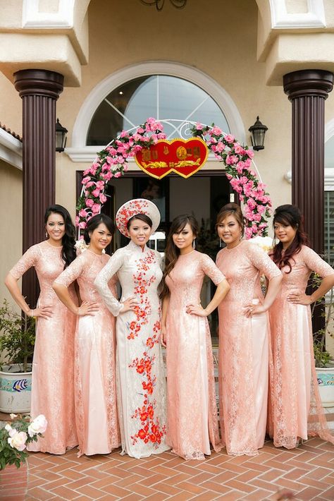 Love this blush color & lace ao dai for bridesmaids! Lace Ao Dai, Traditional Vietnamese Wedding, Wedding Ao Dai, Tea Ceremony Wedding, Vietnamese Wedding Dress, Wedding Asian, Beige Bridesmaids, Traditional Wedding Ceremony, Blush Wedding Colors