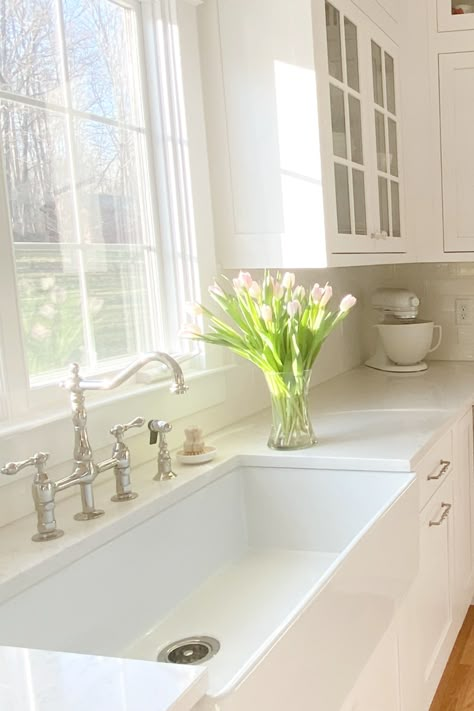 For our kitchen renovation, I chose a single basin fireclay farm sink and purchased it from Home Depot. It is made by Fossil Blu, 36 inch in white. I am very happy with it! Porcelain Farmhouse Kitchen Sink, Large White Kitchen Sink, Deep White Kitchen Sink, Undermount Single Basin Kitchen Sinks, Ceramic Farmhouse Sink, White Apron Sink White Cabinets, White Porcelain Kitchen Sink, Kitchen Sink White Countertop, Barn Sink Kitchen