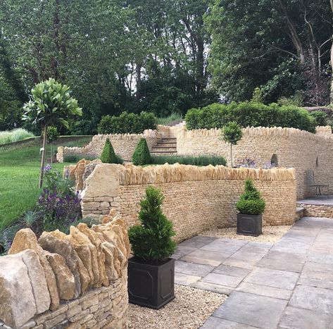 Cotswold Stone Wall, Cotswold Garden Ideas, Cotswolds Garden, Dry Stone Walling, British Gardens, Cotswold Garden, Garden Ground, Stone Walls Garden, Cotswold Stone