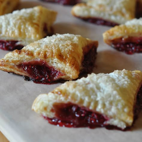 Recipe—Raspberry Turnovers Raspberry Turnovers, Sweet Puff Pastry Recipes, Sweet Puff Pastry, Puff Pastry Recipes Dessert, Pastries Recipes Dessert, Turnover Recipes, Puff Pastries, Raspberry Desserts, Puff Pastry Desserts