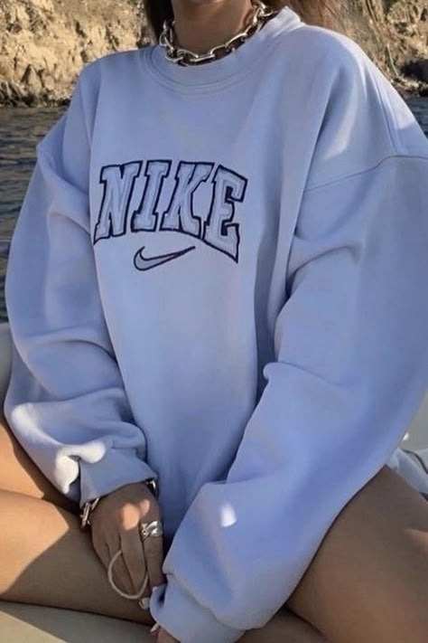 Vintage Outfits 90s Retro, Cute Travel Outfits, Vintage Nike Sweatshirt, Cute Nike Outfits, Outfits 90s, Classic Style Outfits, Stylish Hoodies, Trendy Outfits For Teens, Nike Sweatshirt