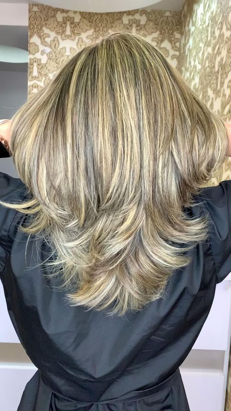 Pin on Sombre, ombre o Balayage y foilyage rubios fríos y cenizas Layered Haircuts For Medium Hair, Hair Color Ideas For Brunettes, Summer Hair Color For Brunettes, Haircuts For Medium Hair, Brown Blonde Hair, Hair Color And Cut, Hairdo For Long Hair, Haircuts For Long Hair, Hair Fall