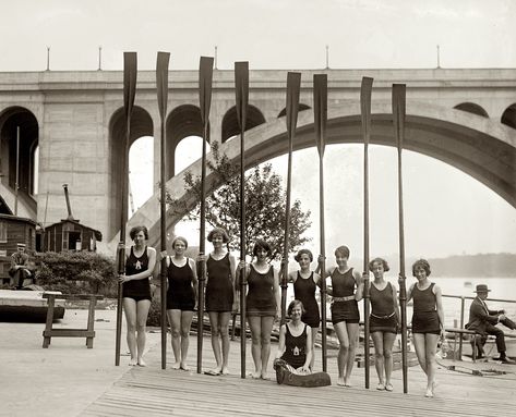 Eight Is Enough: 1926, with big zoom Rowing Crew, Rowing Team, Crew Team, Athletic Club, Athletic Clubs, 8x10 Photo, Rowing, Vintage Photographs, Photo Posters