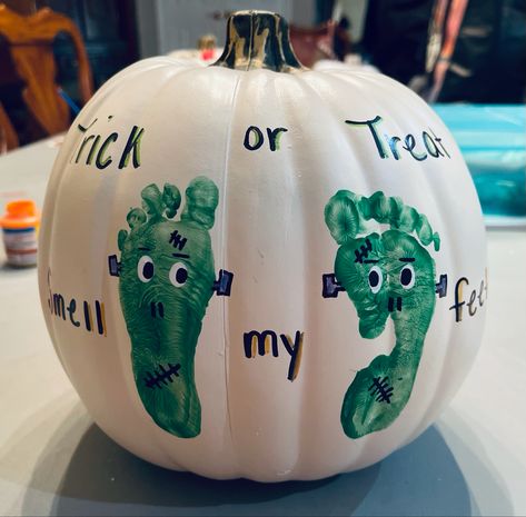 Handprints On Pumpkins, Trick Or Treat Smell My Feet Pumpkin, Baby Paint Pumpkin, Baby Halloween Pumpkin Painting, Infant Pumpkin Decorating Ideas, Baby Painting Pumpkin Ideas, Baby Pumpkin Craft Ideas, Baby Pumpkin Decorating, Infant Pumpkin Painting