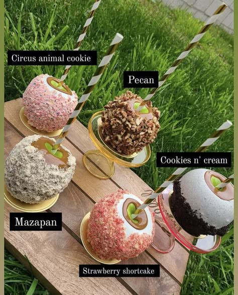 Diy Gourmet Apples, Candy Apple Flavors, Caramel Covered Apples, Thanksgiving Candy Apples, Easter Candy Apples, Valentines Candy Apples, Easter Caramel Apples, Fall Candy Apples, Candy Apples Ideas