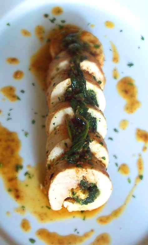 Chicken Roulade Recipe, Chicken Roulade, Roulade Recipe, Gourmet Chicken, Worst Cooks, Gourmet Food Plating, Feta Chicken, Chicken Plating, Plating Ideas