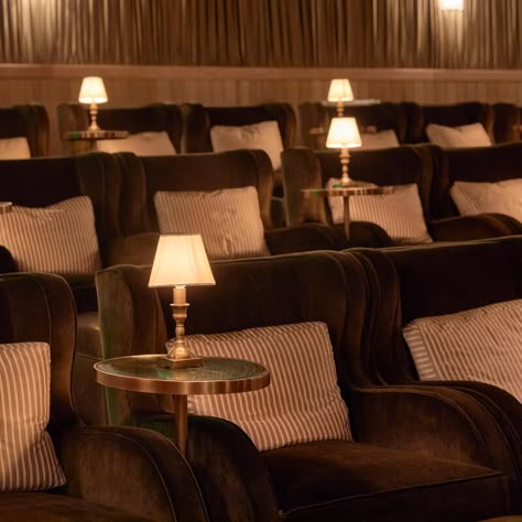 In House Cinema, Performance Space Design, Cinema Room Bar, Vintage Theater Room, Vintage Movie Theater Room, Soho House Gym, Cinema Room Aesthetic, Old Movie Theater Aesthetic, Home Theater Ideas Luxury