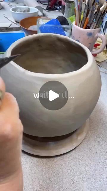 Pottery Making Ideas For Beginners, Ceramic Videos, Ceramic Creations, Colored Clay, Clay Designs, Ceramic Techniques, Wheel Thrown Pottery, Pottery Techniques, Mid Century Ceramics