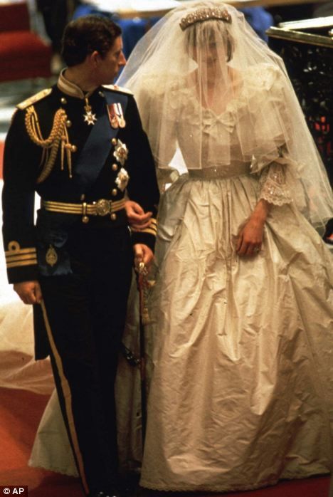 The marriage of Lady Diana Spencer to Prince Charles in the 1980′s marked the resurgence of the big, fluffy princess-style gown. Description from pinterest.com. I searched for this on bing.com/images Princess Diana Wedding Dress, Charles And Diana Wedding, Diana Wedding Dress, Royal Wedding Gowns, Princess Diana Wedding, Prince Charles And Diana, Prins William, Rainha Elizabeth Ii, Diana Wedding