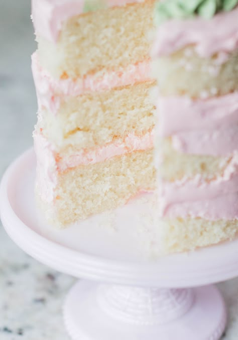 Princess Treats, Dessert Corner, Bunny Recipes, Strawberry Layer Cakes, Mini Cake Stand, Strawberry Almond, Baking Inspiration, Spring Cake, Easter Cake