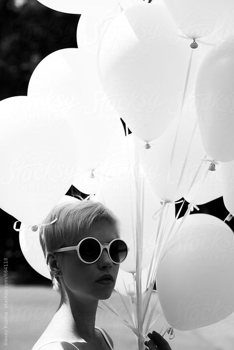 Photo Shoot Ideas With Balloons, Ballons Photoshoot, Balloon Portrait, Birthday Portrait Photography, Artist Headshots, Bday Balloons, 2024 Photoshoot, Creative Shoot, Balloons Photography