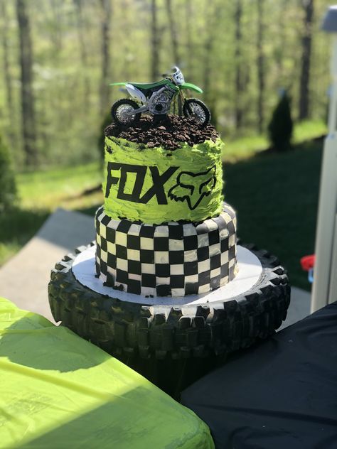 Fox dirt bike cake Dirtbike Cake Ideas, Dirt Bike First Birthday Party, Dirtbike Birthday Party, Cake Bike, Motocross Cake, Dirt Bike Cake, Dirt Bike Birthday Party, Motorcycle Birthday Cakes, Motocross Birthday Party