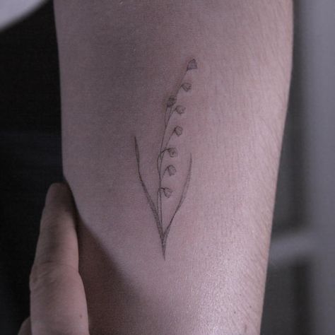 Lily Of The Valley Tattoo, Water Lily Tattoos, Valley Tattoo, Lillies Tattoo, Lily Flower Tattoos, Small Tats, Sister Tattoo, Body Decoration, Small Ideas