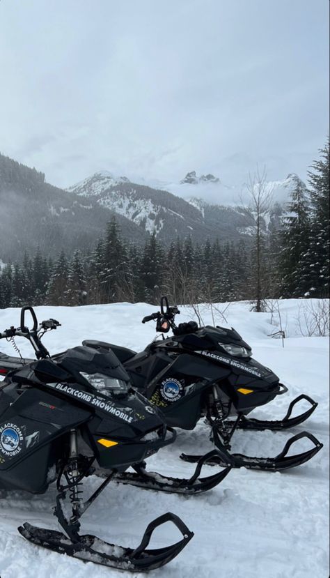 Snowmobile Couple Pics, Skidoo Aesthetic, Snowmobile Aesthetic, Snow Motorcycle, Photo Ski, Colorado Aesthetic, Snow Mobile, Ski Pictures, Ski Aesthetic