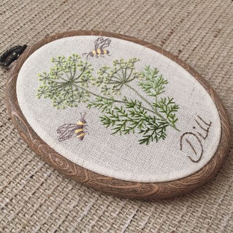 Dill herb embroidery pattern is very simple but a great idea for labeling and a great idea for your kitchen. A great idea Herb Embroidery, Plant Kitchen, Embroidery Crafts, Embroidery And Cross Stitch, Hand Embroidered Flowers, Embroidered Gifts, Hand Embroidery Flowers, Ideas For Kitchen, Floral Wall Decor