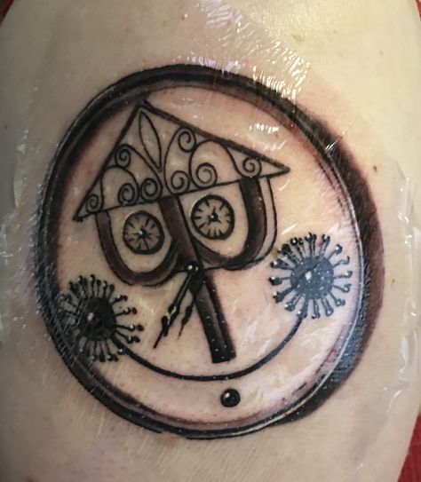 It's a small world clock Disney tattoo Its A Small World Tattoos, Peter Pan Clock Tattoo, Small World Tattoo, Walt Disney World Tattoo Ideas, It’s A Small World Tattoo, Its A Small World Tattoo Disney, Old Disney Tattoo Ideas, Disney Sleeve, World Clock