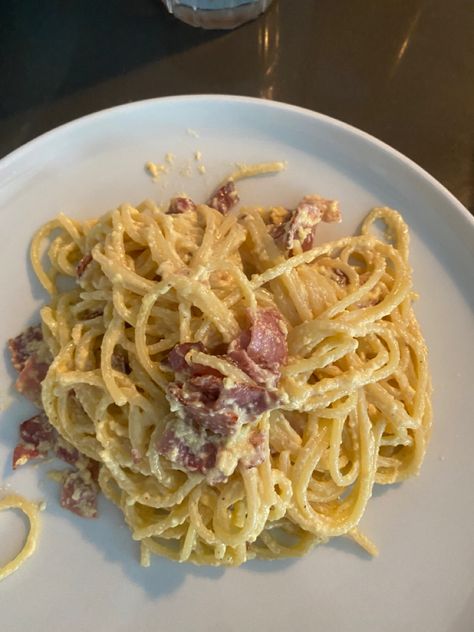 Spaghetti Carbonara Aesthetic, Carbonara Aesthetic, Carbonara Noodles, Ital Food, Easy Peasy Recipes, Spaghetti Carbonara, Salty Foods, Healthy Food Motivation, Yummy Comfort Food