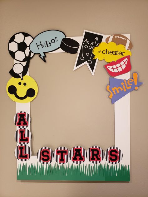 Photo Booth Ideas School Events, Photo Frame Booth Ideas, Classroom Decor Sports Theme, Preschool Photo Booth Ideas, Sports Day Photo Booth, Field Day Photo Booth Backdrop, Sports Chart For School, Sports Decoration Ideas, Event Photo Booth Ideas