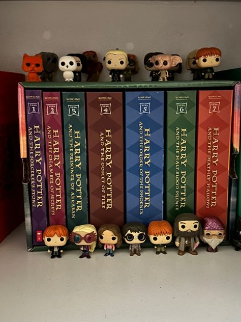 Harry Potter Books Collection, Phoenix Harry Potter, Cozy Rainy Day, Harry Potter Bedroom, Welcome To Hogwarts, Potter Head, Reading Motivation, Scream 6, Funko Figures