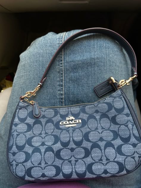 coach bag 
denim bag 
coach denim bag 
shoulder bag 
dark blue Too Real, Luxury Bags Collection, Handbag Essentials, Pastel Outfit, Denim Shoulder Bags, Girly Bags, Girly Accessories, Fancy Bags, Bags Aesthetic