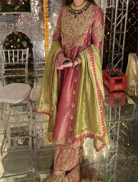 Manjha Outfit, Kameez Designs, Punjabi Outfits, Velvet Dress Designs, Pakistani Fashion Casual, Indian Dresses Traditional, Beautiful Pakistani Dresses, Pakistani Fashion Party Wear, Bridal Dress Fashion