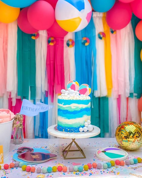 My son turned 5 and we had a Dive into Five themed pool party for him. Beach balls woven into the balloon garland, a big colorful backdrop, and lots of small details tying in the theme made this a pool party to remember! #birthdayparty #party #partydecor #poolparty #boybirthdayparties #birthdaypartyideas #birthday Summer Birthday Themes, Beach Theme Birthday, Beach Ball Party, Pool Party Themes, Pool Party Kids, Splash Party, Ball Pattern, Beach Birthday Party, Pool Party Decorations