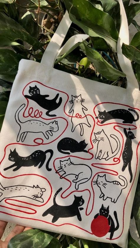 Mini Tela, Handpainted Tote, Diy Tote Bag Design, Handpainted Tote Bags, Totes Ideas, Diy Tote, Painted Tote, Cats Tote Bag, Cat Tote