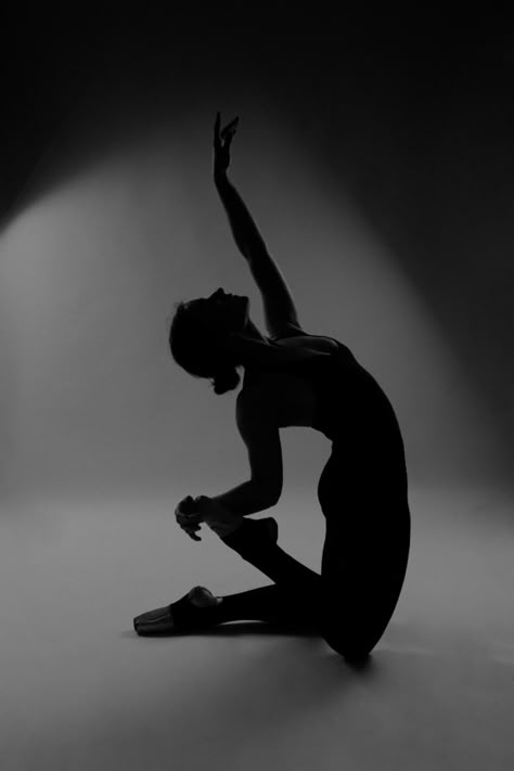 Shadow Dance Photography, Dancer Silhouette Photography, Contemporary Dance Silhouette, Black And White Dance Photography, Dance Portrait Photography, Lyrical Dance Poses For Pictures, Dark Dance Aesthetic, Studio Dance Photography, Modern Dance Aesthetic