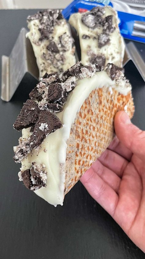 thejoshelkin on Instagram: Oreo Choco Tacos. Follow the recipe👇🏻 - Combine 1 cup of all purpose flour, 1/4 cup of crushed Oreos and 1/4 teaspoon of salt in a bowl -… Chocolate Taco, Choco Taco, Josh Elkin, Melted White Chocolate, Homemade Baking, Taco Recipe, Crushed Oreos, Melting White Chocolate, Oreo Cheesecake