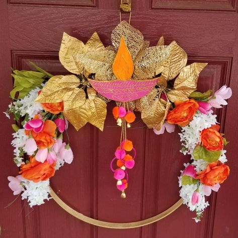 Diwali Wreath Diy, Diwali Wreath Ideas, Diwali Wreath, Divali Decoration, Navratri Ideas, Arti Thali Decoration, Hanging Decorations Diy, Diwali Ideas, Colorful Art Projects