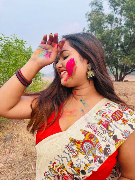 Holi Photoshoot Idea Holi Photoshoot Ideas, Holi Photography, Holi Photoshoot, Photoshoot Idea, Fashion Poses, Photoshoot Ideas, Photography