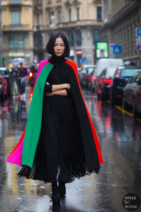 Yoyo Cao Street Style Street Fashion Streetsnaps by STYLEDUMONDE Street Style Fashion Photography Yoyo Cao, Mode Editorials, Street Style 2016, Street Style Edgy, Office Outfits Women, Coat Style, Looks Street Style, Women Street, Milan Fashion Weeks