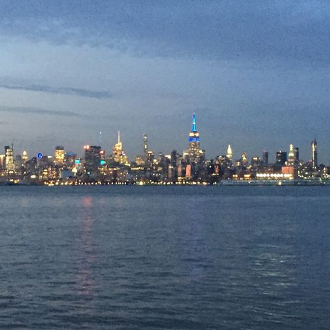 Exchange Place Boardwalk | Jersey City | NJ | NYC skyline | Sunset Nyc Skyline From Nj, New York Skyline Night, Nyc Night Skyline, Skyline Sunset, Newyork Views Night, New York City View Night, Vivid Dreams, Nyc Skyline, Jersey City