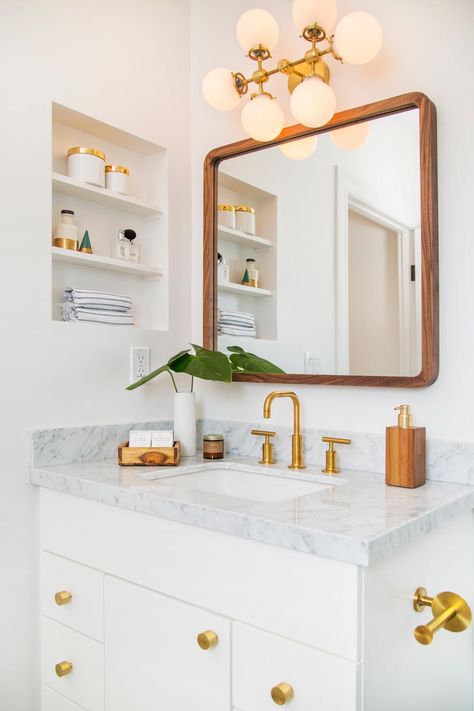 ? niche to left of sink in Powder room ? of stone apron on back and sides of sink Bathroom Mirror Design, Bad Inspiration, Vanity Design, Stylish Bathroom, Counter Tops, Bathroom Shelves, Bathroom Styling, Contemporary Bathroom, White Bathroom