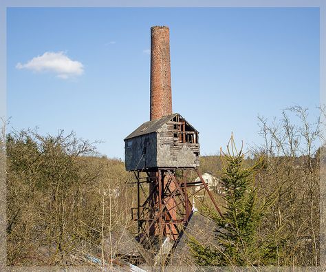 40k Table, Beautiful Abandoned Places, Abandoned Trains, Game Place, Abandoned Village, 00 Gauge, Brutalism Architecture, Rural Village, Rust Belt