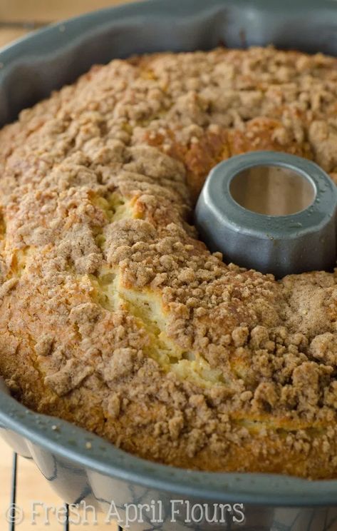 Cinnamon Streusel Coffee Cake: Classic coffee cake with a buttery cinnamon streusel on the top AND bottom of each slice. Just what you need to go with your cup of Joe! Cinnamon Streusel Cake, Bundt Cake Mix, Coffee Cake Bundt, Classic Coffee Cake, Cinnamon Streusel Coffee Cake, Cake Classic, Red Birthday Cakes, Streusel Cake, Streusel Coffee Cake