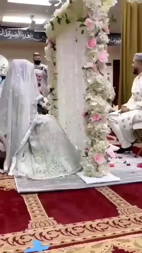 Nikah Pics, Nikah Video, Muslim Wedding Decorations, Shadi Ideas, Muslim Nikah, Nikah Decor, Nikah Ceremony, Nikah Outfit, Bride Entry