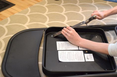 How To: Easy DIY Folding Chair Makeover #["fabric", "metal", "Sewing & Upholstery", "chairs", "Curbly-Original", "thanksgiving"] Diy Folding Chair Covers, Diy Folding Chair, Metal Chair Makeover, Folding Metal Chair, Folding Chair Makeover, Fold Out Chair, Fold Up Chairs, Padded Folding Chairs, Sewing Upholstery