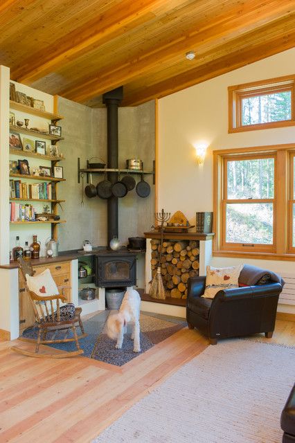 Houzz Tour: Off the Grid in the Remote Washington Wilderness Corner Wood Stove, Corner Stove, Fall Goals, Woods Cabin, House In The Mountains, Fire Stove, Parlour Stove, Grid Ideas, Natural Interiors