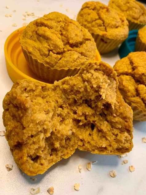 Healthy Banana and Pumpkin Muffins - No Sugar Recipe Pumpkin Recipes For Toddlers, Toddler Recipe, Pumpkin Banana Muffins, Baby Muffins, Pumpkin Pie Spice Mix, Pumpkin Muffin Recipes, Homemade Pumpkin Puree, Pumpkin Banana, Healthy Banana