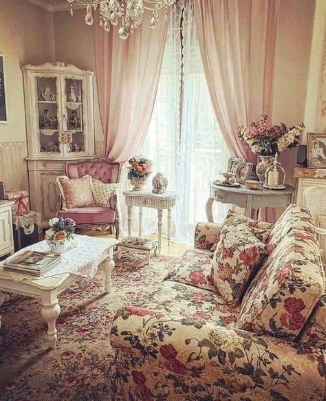 Shabby Chic Living Room Vintage, Shabby Chic Lounge, Vintage Apartment Decor, Chic Living Room Decor, Country Rose, Colourful Living Room Decor, Estilo Shabby Chic, Shabby Home, Casa Country