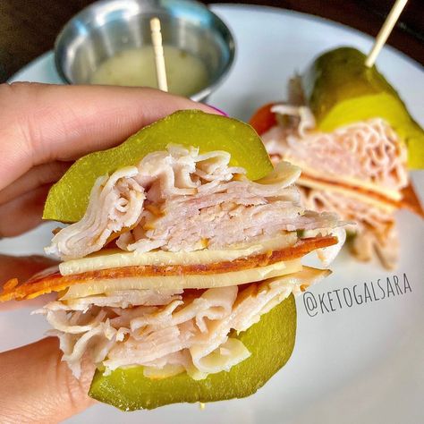 Pickle Sandwich Recipes, Keto Restart, Gluten Free Dairy Free Recipes Dinner, Pickle Sandwich, Healthy Food Habits, Keto Journey, Veggie Delight, Homemade Pickles, Healthy Low Carb Recipes