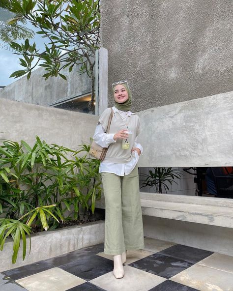 Outfit Ke Kampus, Ootd Foto, Girls Hijab, Color Combinations For Clothes, Hijab Aesthetic, Casual Hijab, Hijab Styles, Hijab Ootd, Casual Hijab Outfit