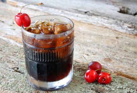 Black Cherry Rum, Cola Syrup, Cola Recipe, Diet Cola, Cherry Vodka, Rum Recipes, Homemade Soda, Vodka Recipes, Soda Recipe