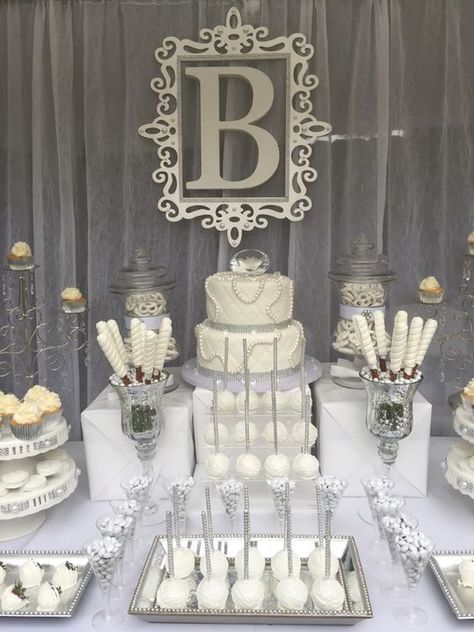 Pearl Birthday Party, Candy Station Wedding, Winter Wonderland-party, White Party Theme, Winter Bridal Showers, Cakes And Desserts, Wedding Reception Ideas, Candy Station, Diamonds And Pearls