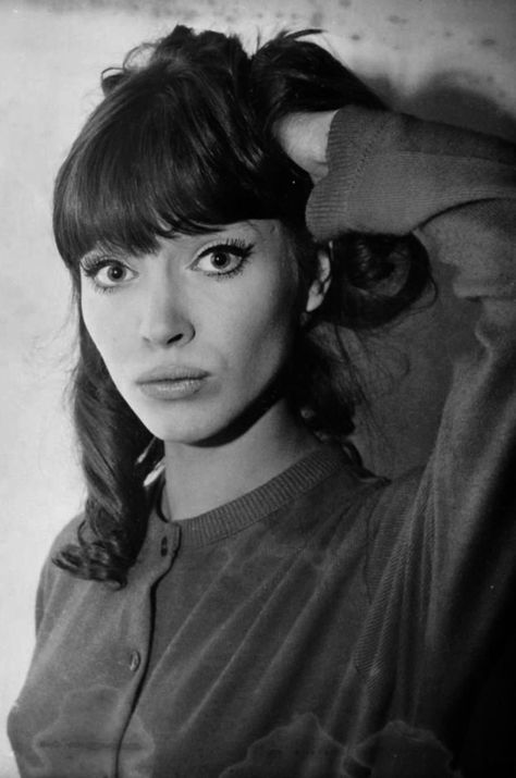 Karina Bangs, Karina Portrait, Anna Carina, 60s Women, French New Wave, Anna Karina, Francoise Hardy, French Actress, Vintage Beauty