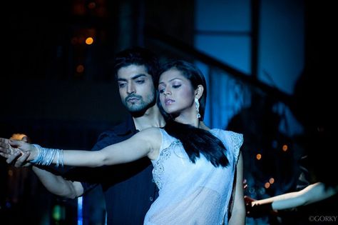 kurbaan hua.. Drama Anime, Taiwanese Drama, Drashti Dhami, Popular Tv Shows, Joker Artwork, Watch Korean Drama, Romantic Couple Images, Whatsapp Profile Picture, Indian Drama