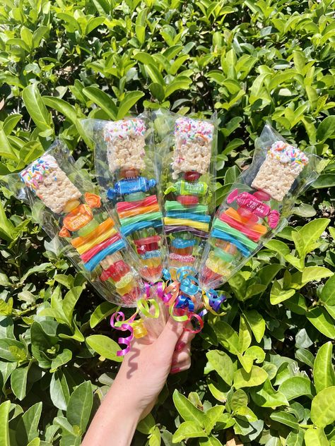 Class Party Favors, Blue Sweets, Candy Kids, Candy Kabobs, Birthday Party Treats, Handmade Candy, Birthday Treat, Candy Party Favors, Party Favors For Kids Birthday