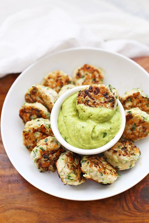 Paleo & Whole30 Chicken Zucchini Poppers - These chicken zucchini meatballs are so easy and delicious! Perfect for meal prep and clean eating! // keto meatballs // paleo meatballs // chicken meatballs // paleo appetizer // paleo meal prep// meal prep lunch // meal prep recipe // #whole30 #keto #paleo #cleaneating #mealprep #chicken #meatballs #appetizer #chickenzucchinipoppers #poppers Zucchini Poppers, Chicken Zucchini Poppers, Paleo Appetizer, Paleo Meatballs, Meatballs Paleo, Meatballs Chicken, Zucchini Chicken, Zucchini Meatballs, Chicken Poppers