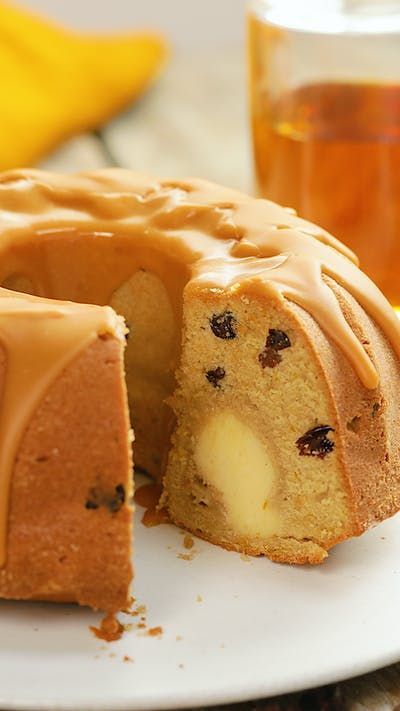 Rum Caramel, Rum And Raisin, Bundt Recipes, Rum Raisin, Food And Travel, Bundt Cakes, Icing Sugar, Plain Flour, Great Food